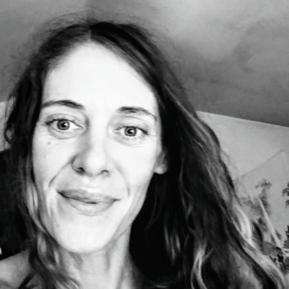 Meet your Posher, Camelia - Picture 1 of 1